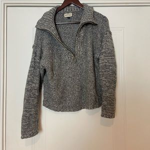 Quarter zip pull over